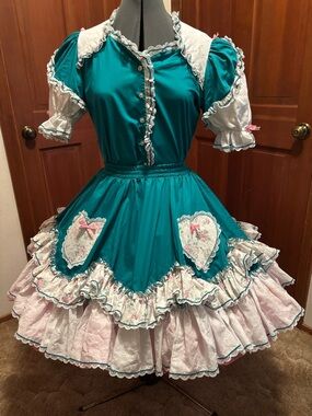 Square Dancers or Cloggers. Teal and White Ruffled skirt and blouse.